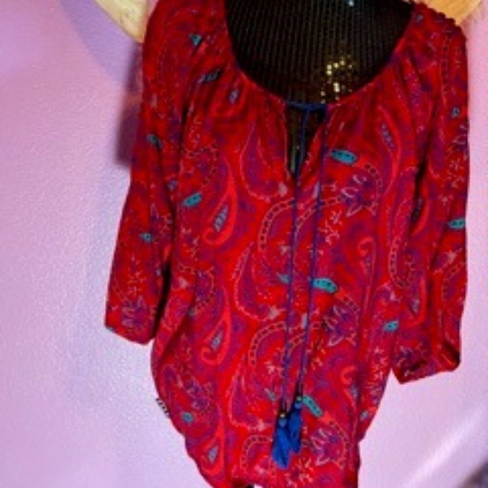 Medium Umgee top with fantastic colors!